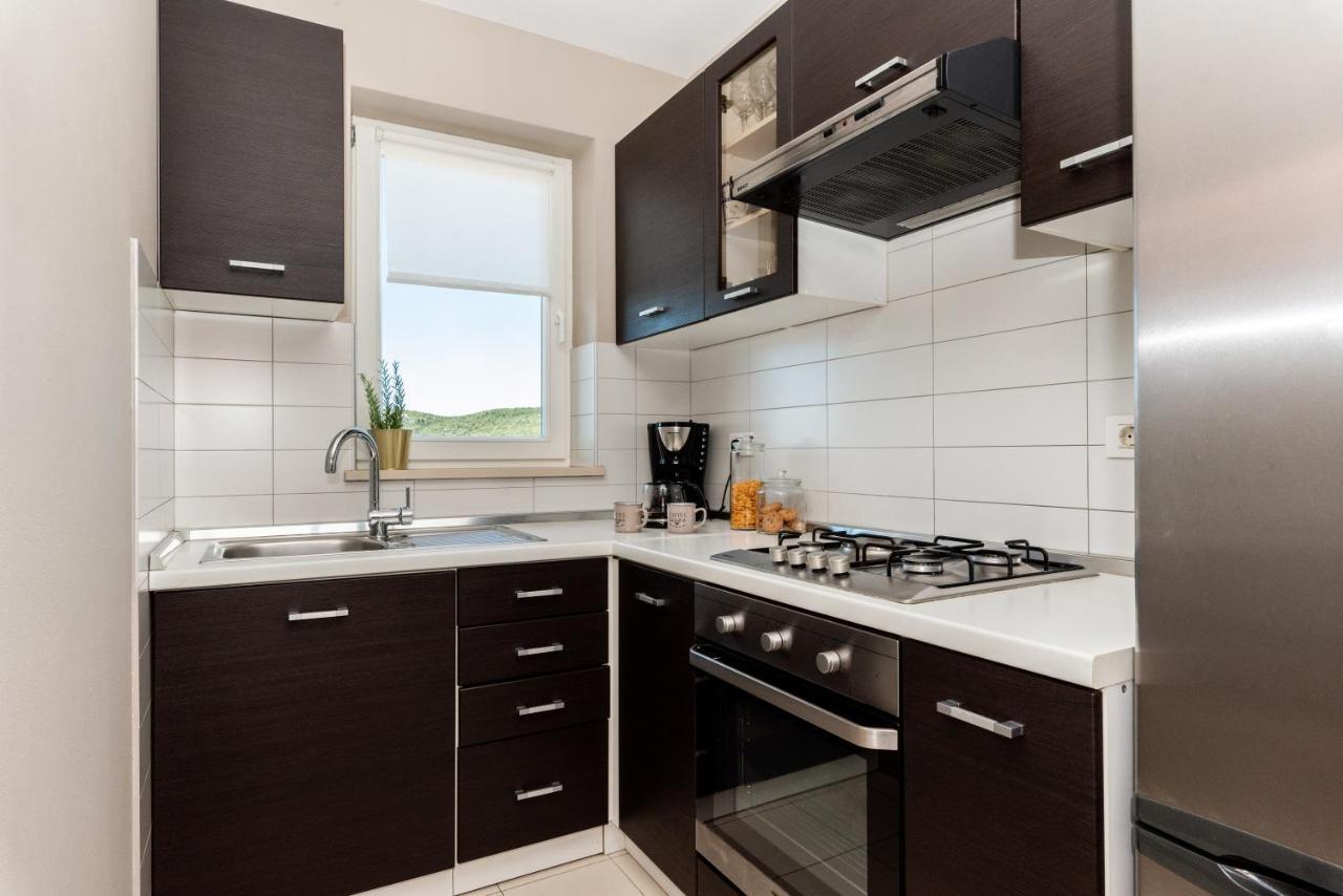 Apartment Cami -Stylish Apartment With A Beautiful Seaview Rabac Exterior photo